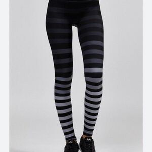 K-Deer Signature Stripe Leggings Ankle Size XS Black Gray Ombre Yoga High Rise